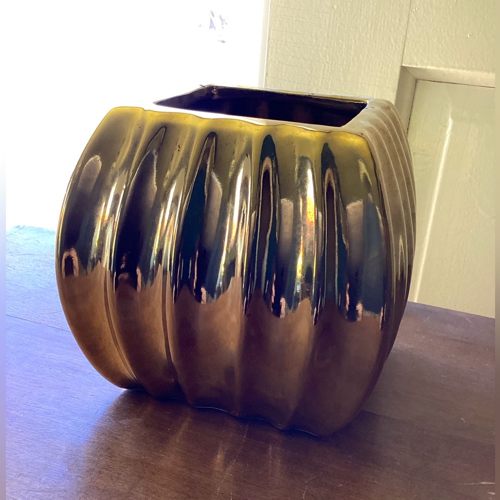 Gold ceramic planter